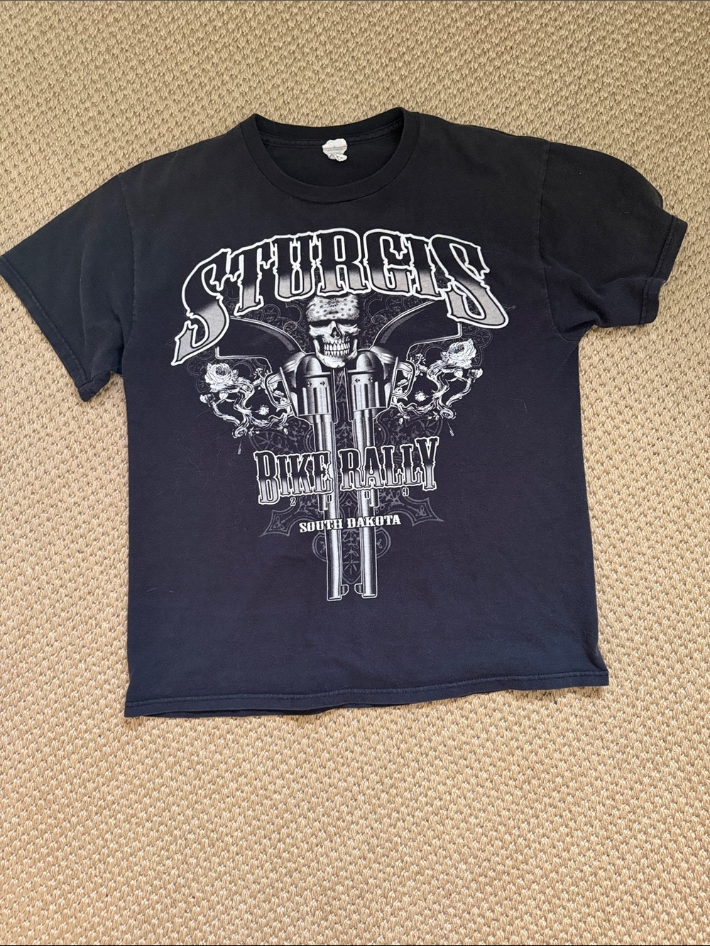 Black Sturgis Bike Rally 2009 Skull & Pistols Graphic Tee